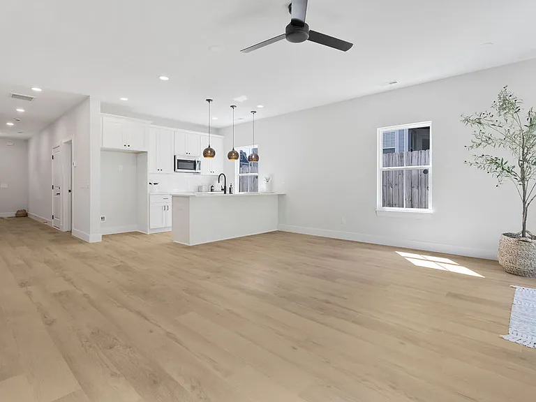 3127 Columbus Cir — Photo 23