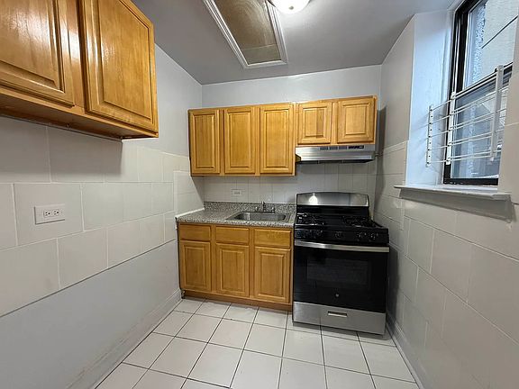 5th image of 250 E 38th St Floor 1