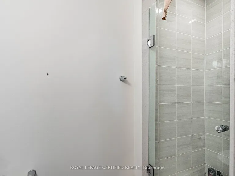 581 Allport Gate — Photo 34
