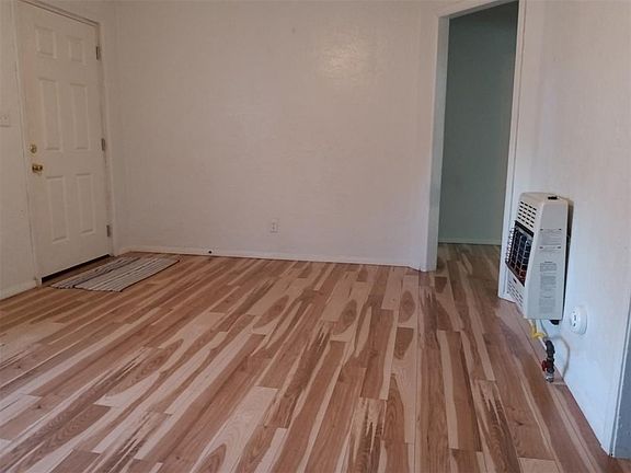 3rd image of 720 W D Ave