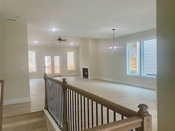 4th image of 158 Grand Oak Cir