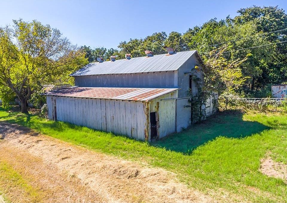 2nd image of 5556 County Road 703