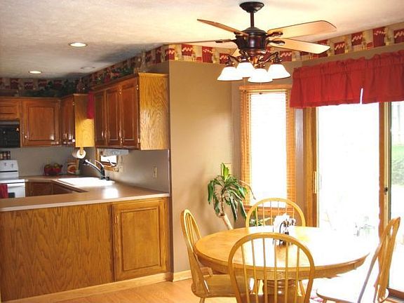 Dining area in Kitchen