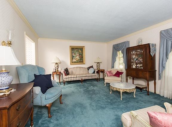 4th image of 185 Southampton Dr