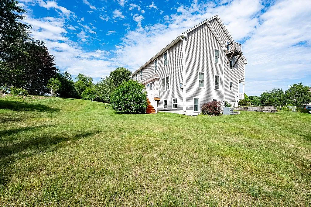 3 bed, 2.5 bath, 2540 sqft, $4,000 — Photo 4