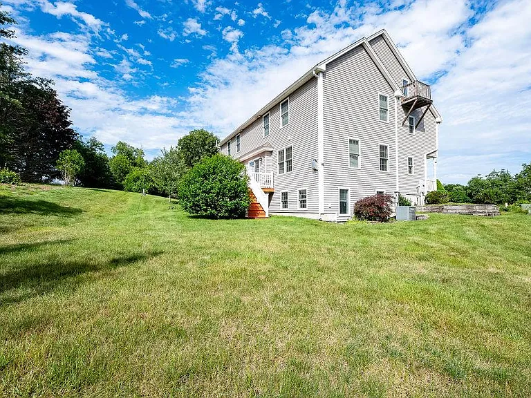 25 Village Dr — Photo 4
