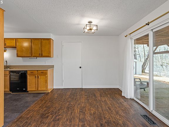 5th image of 23 SE 205th Pl