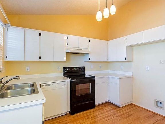 5th image of 2406 Bentley Dr