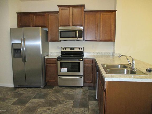 3rd image of 841 Servia Dr