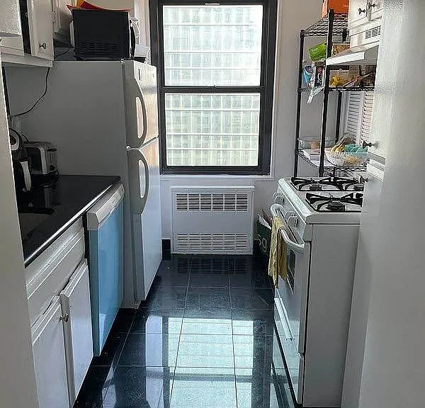 279 E 44th St #5O — Photo 4