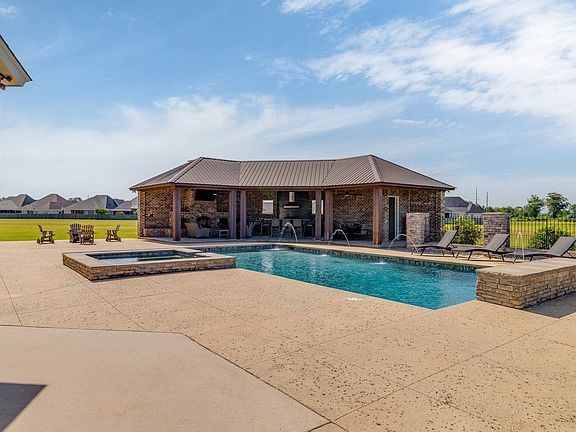 3rd image of 499 Lonewa Ln