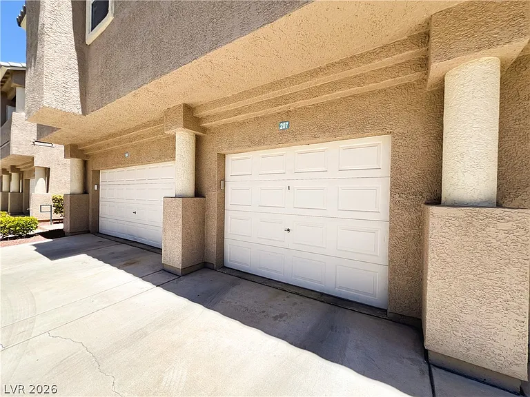 2100 Quarry Ridge St #207 — Photo 5