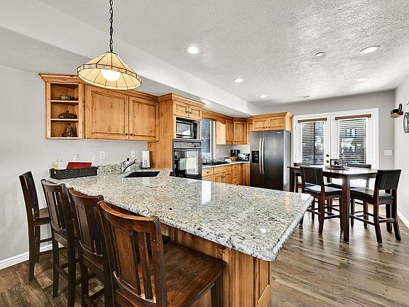 4th image of 3521 N Fox Run Dr Unit 810