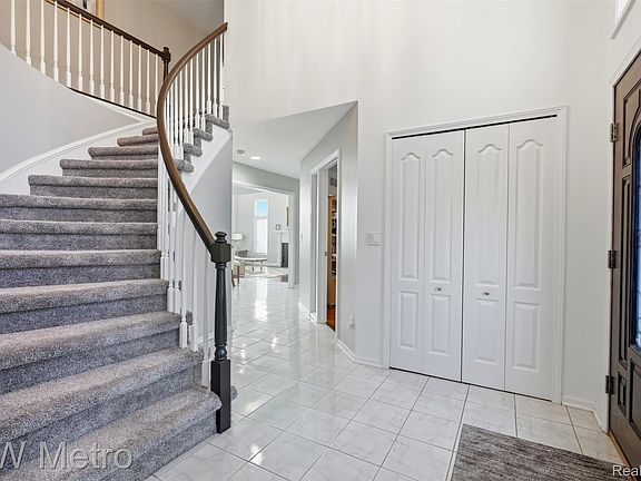 5th image of 887 Grovecrest