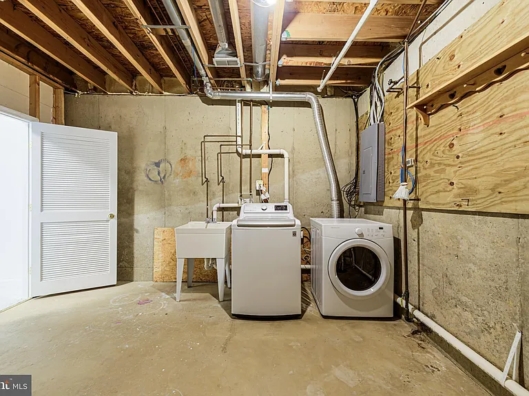 2032 S Langley St — Photo 30