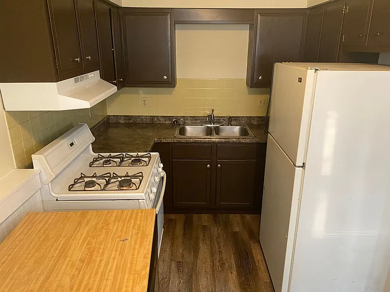 102 College Park — Photo 4