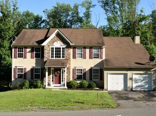303 Shawnee Valley Dr, East Stroudsburg, PA 18302