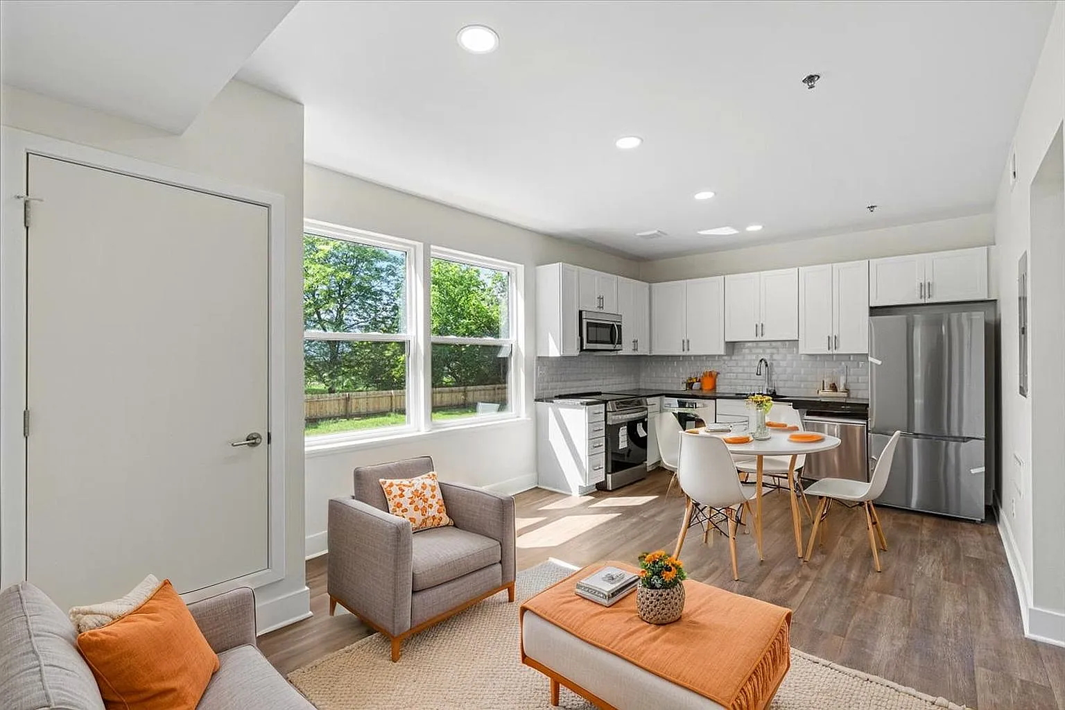 2 bed, 850 sqft, $1,200 — Photo 4