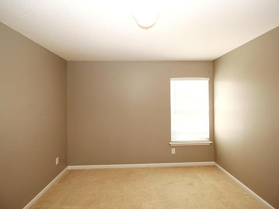 3rd image of 3375 Olympic Dr