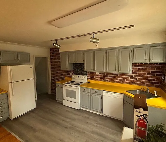 906 Fairmount Ave — Photo 5