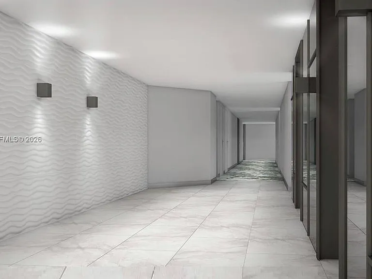 2555 Collins Ave #Penthouse 214 — Photo 12