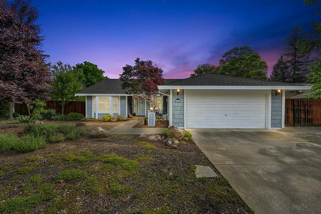 430 Flower Dr photo 1