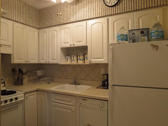 4th image of 167 N Collier Blvd APT G4