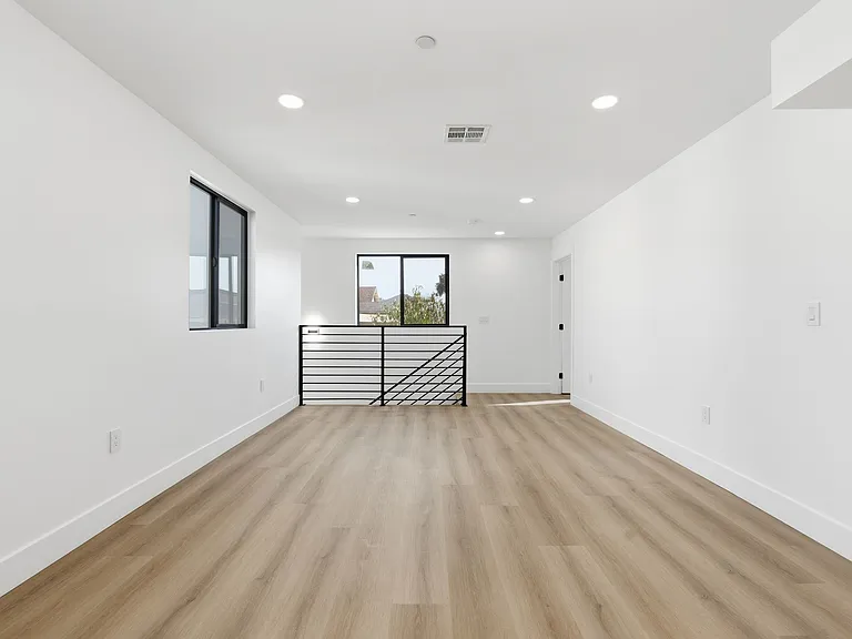 3126 Blanchard St — Photo 5