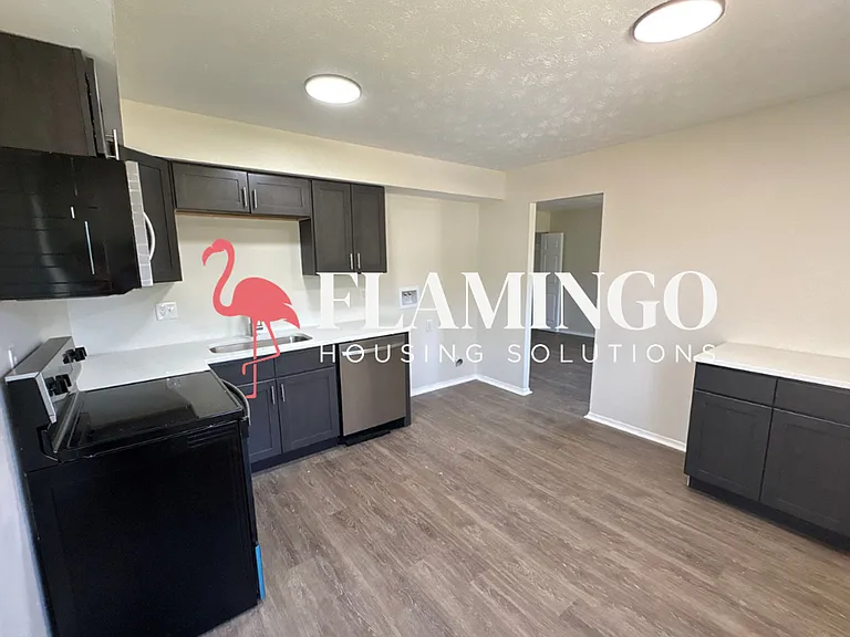 1272 Clement Ave — Photo 6