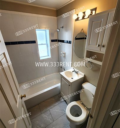 5th image of 503 E 92nd Ter