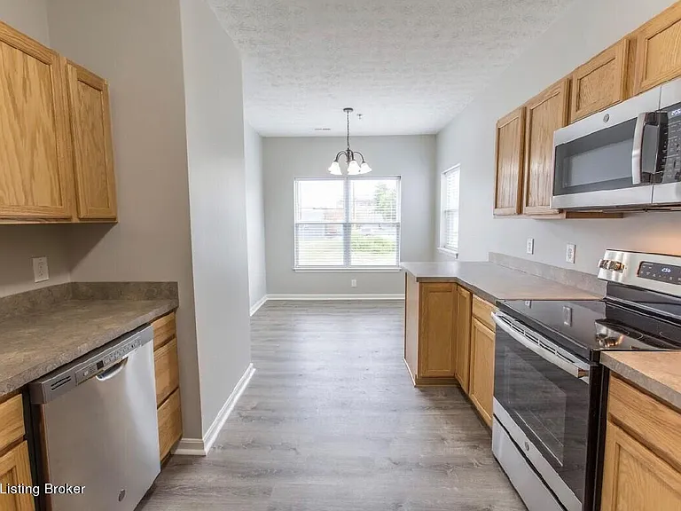 608 E Spring St #2 — Photo 5