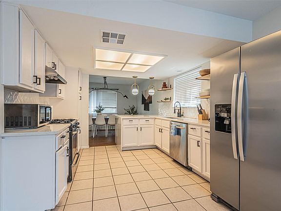 3rd image of 12001 Trianon Ln