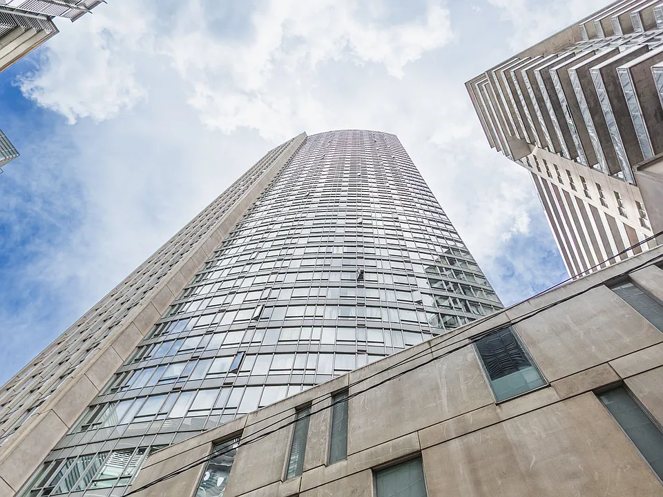 210 Victoria St #4407