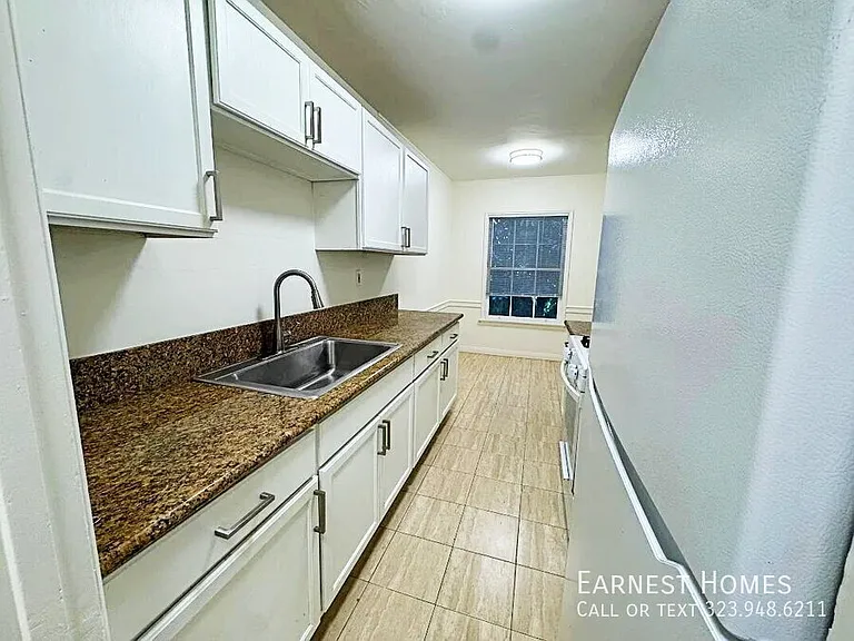 127 N Doheny Dr #127.5 — Photo 6