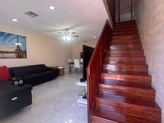 5th image of 7004 Woodmont Avenue #7004