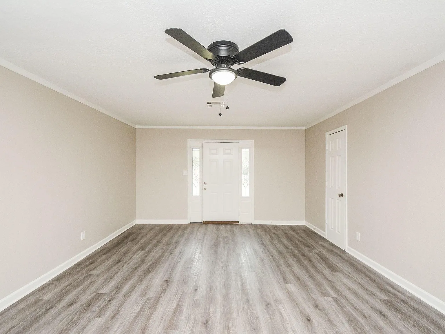 4 bed, 1.5 bath, 1740 sqft, $1,700 — Photo 4