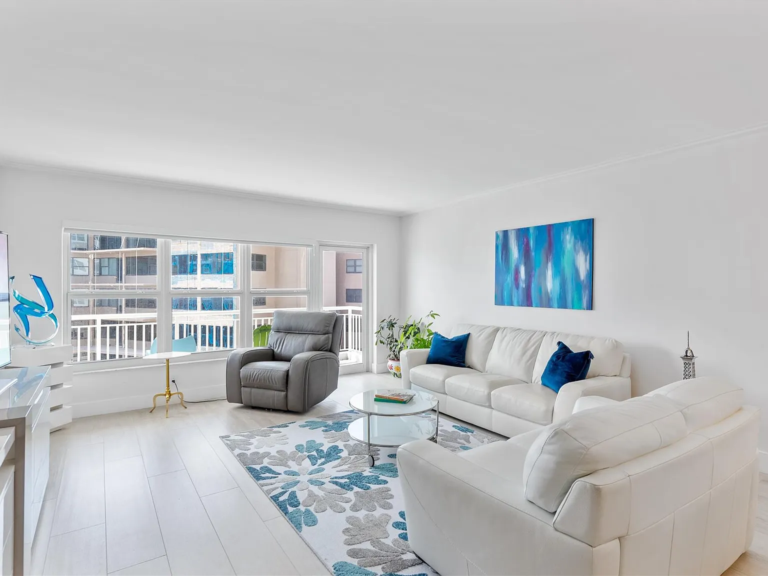 1 bed, 1.5 bath, 980 sqft, $3,600 — Photo 2