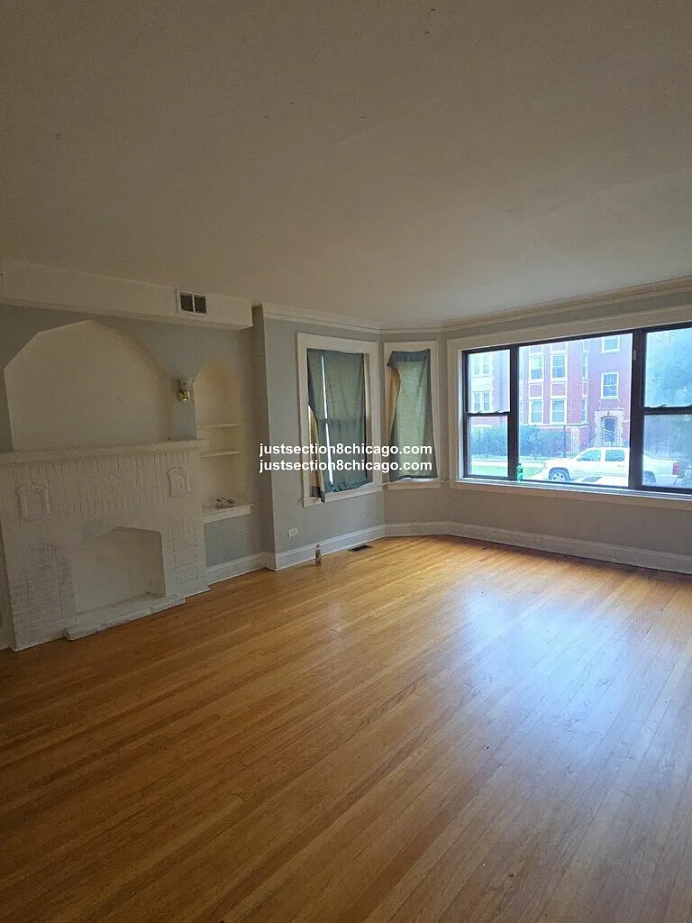 3 bed, 1.0 bath, $2,550 — Photo 1