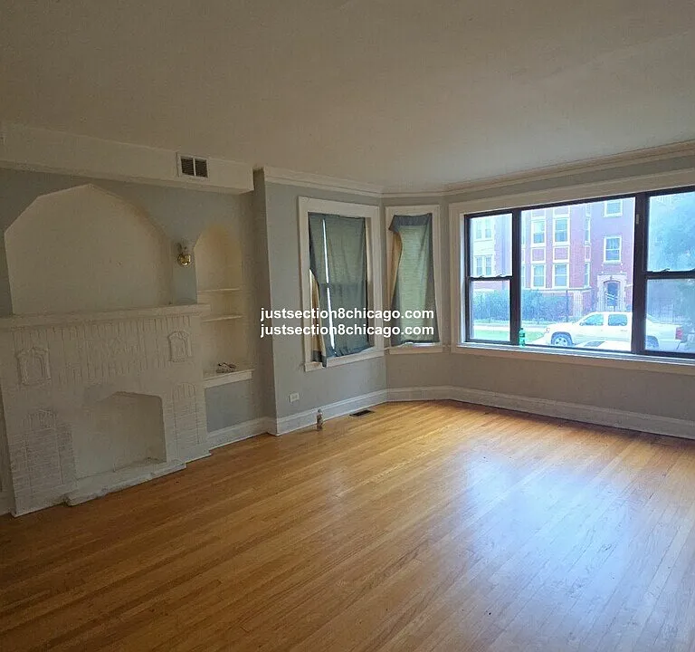 9132 S South Laflin St #3S