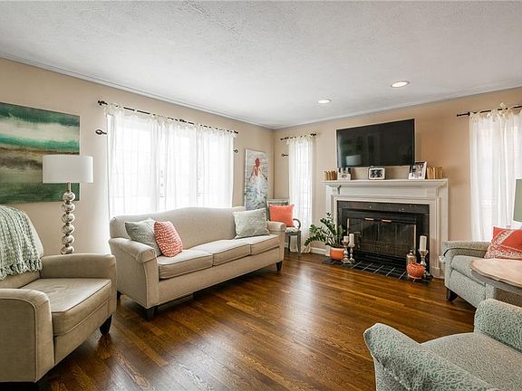 3rd image of 2597 Hampton Rd