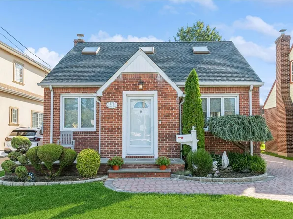 171 Hoffman Street, Franklin Square, NY 11010