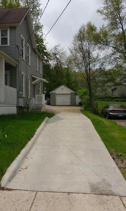 2nd image of 702 Delaware St SE