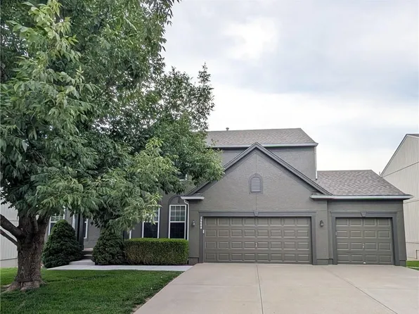 15609 Shawnee Dr, Overland Park, KS 66223