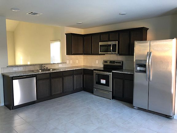 5th image of 1008 Emerald Dr