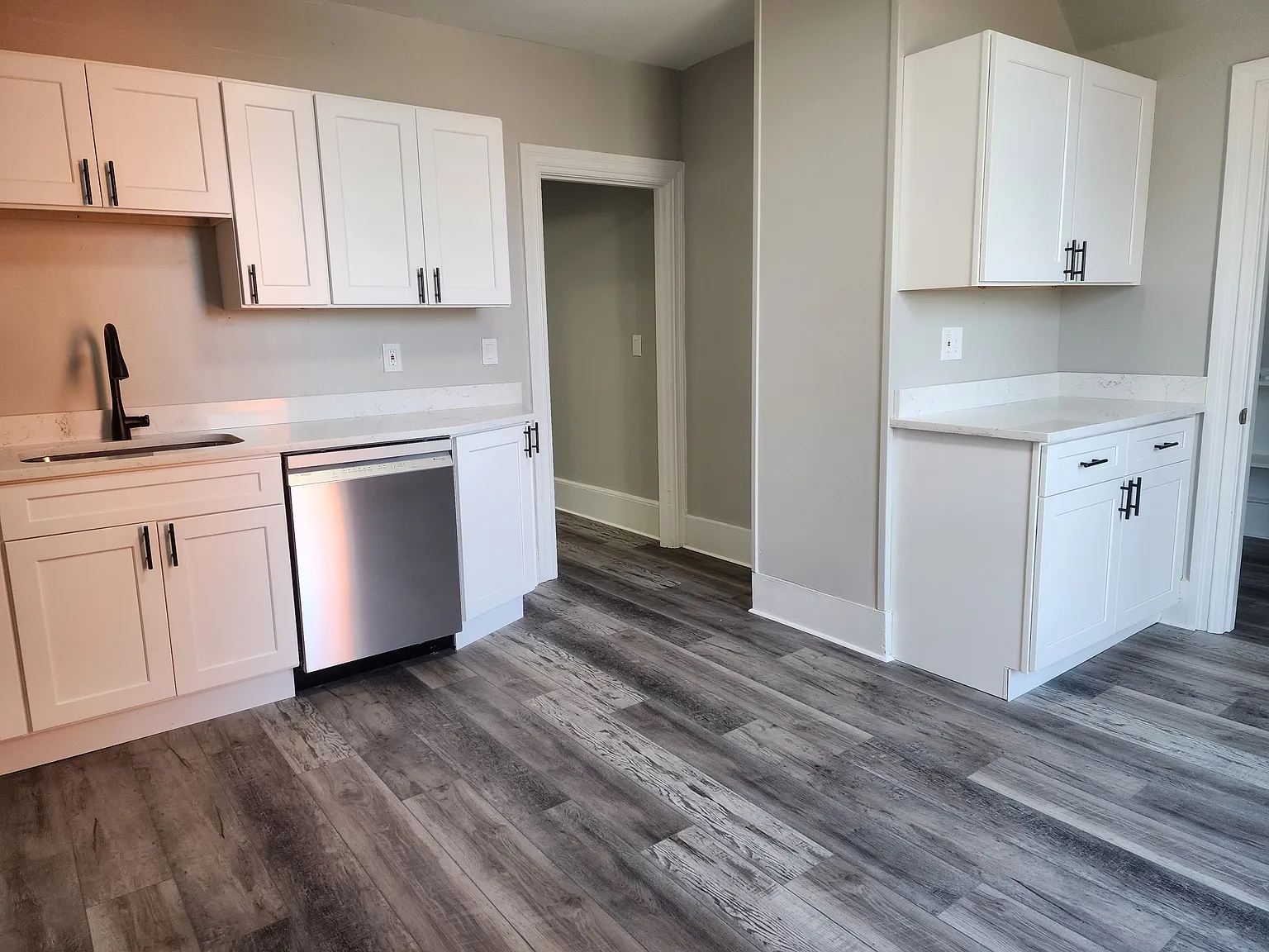 2 bed, 1000 sqft, $1,600 — Photo 2