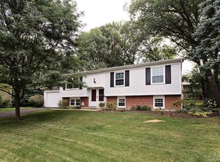 5 Oakview Ct, Woodridge, IL 60517