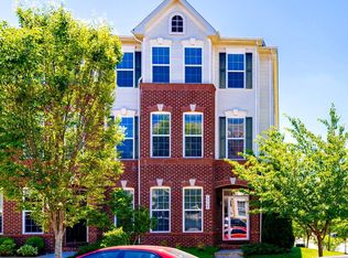 19369 Coppermine Sq, Leesburg, VA 20176