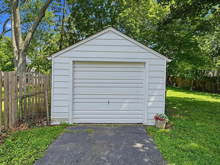 262 E Beaumont Rd — Photo 25