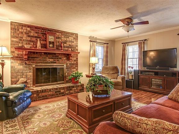 5th image of 1911 Wildwood Ct SW