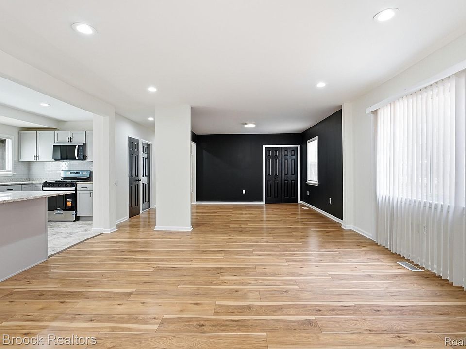 17553 Roselawn St, photo 9